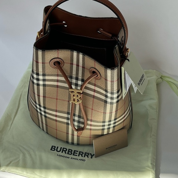 Burberry small TB bucket bag - Picture 2 of 8
